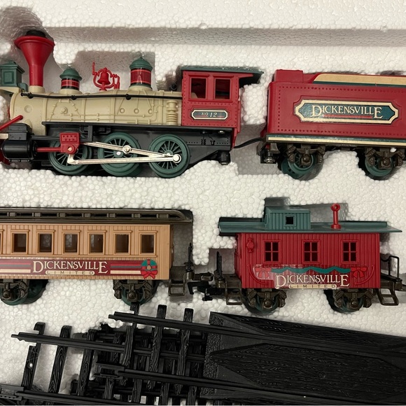 Dickensville Express Train Set - Picture 8 of 16